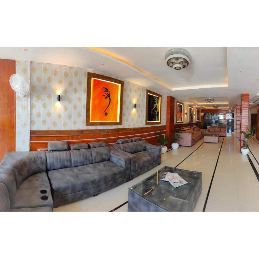 The Royal Bhumesh Hotel Katra  Buitenkant foto