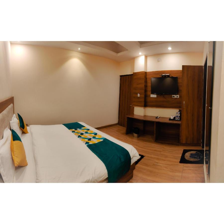 The Royal Bhumesh Hotel Katra  Buitenkant foto