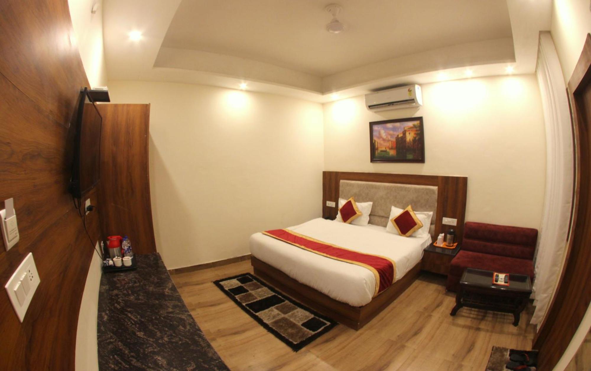 The Royal Bhumesh Hotel Katra  Buitenkant foto